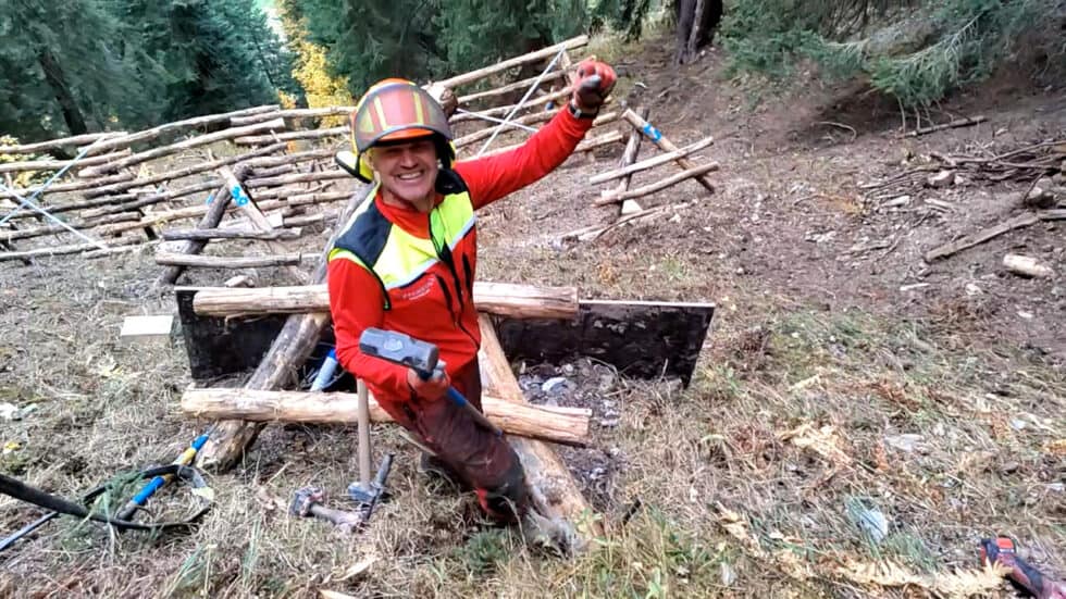 waldgeschichten-videos-guenter-zeigt-uns-schutzbauten-im-wald